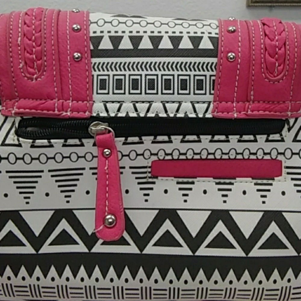 Purse/Concealed Weapons - Picture 6 of 6